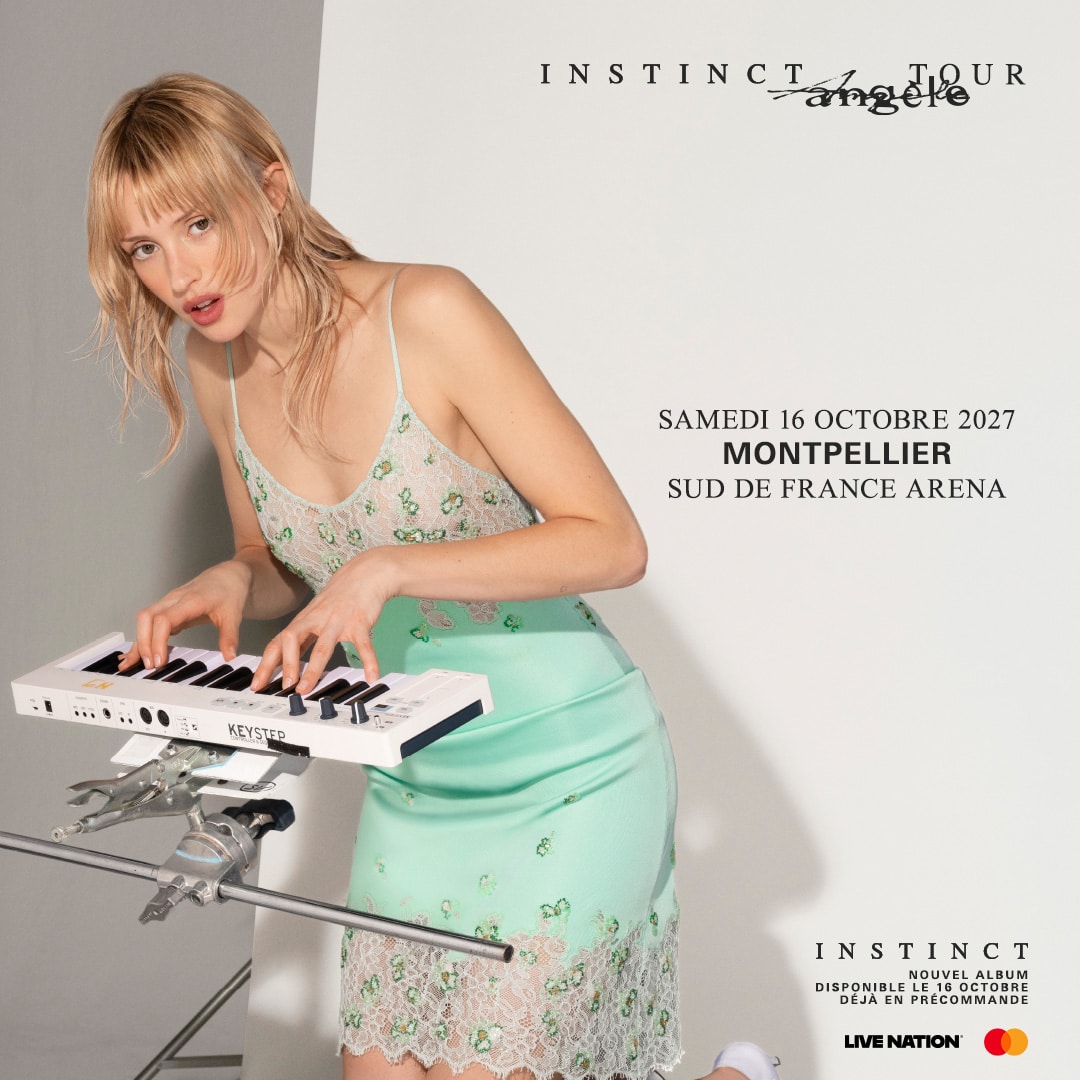 Visuel carré d’Angèle pour INSTINCT TOUR. L’artiste, vêtue d’une robe verte et blanche à motifs floraux, pose devant un clavier. Le visuel annonce son concert le samedi 16 octobre 2027 à Montpellier, à la Sud de France Arena, ainsi que son nouvel album INSTINCT, disponible le 16 octobre et déjà en précommande.