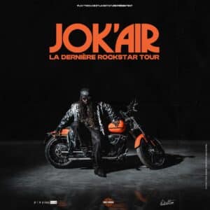 Affiche carrée du concert de Jok’Air « La Dernière Rockstar Tour » à la Sud de France Arena de Montpellier le 9 octobre 2027. Sur fond noir, Jok’Air, vêtu de noir, est assis sur une moto orange. Le nom Jok’Air et le titre de la tournée apparaissent en orange, avec la date, Montpellier et Sud de France Arena en blanc.